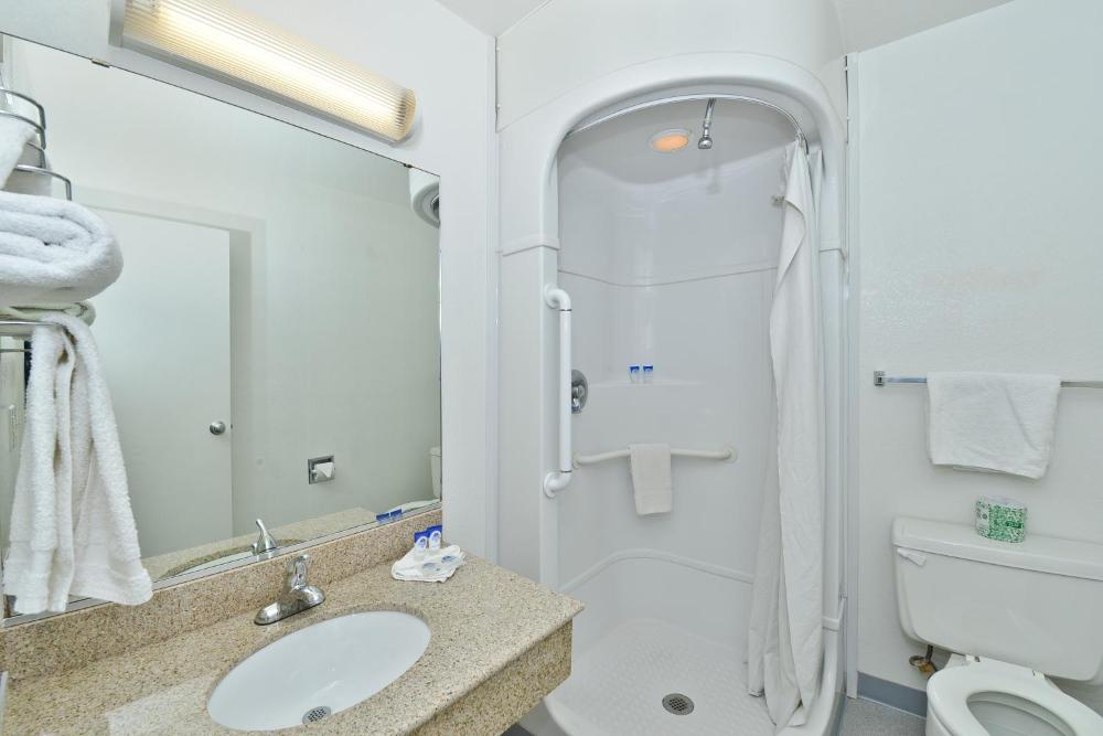 Double Room with Two Double Beds - Non-Smoking interior